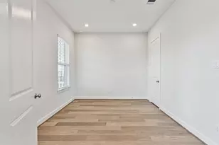 2523 S Houston Ave, Pearland, TX 77581 - Photo 8