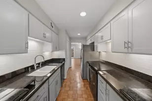 10152 Longmont Dr, Houston, TX 77042 - Photo 2