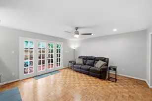 10152 Longmont Dr, Houston, TX 77042 - Photo 22