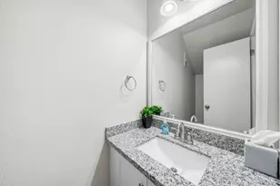 10152 Longmont Dr, Houston, TX 77042 - Photo 16