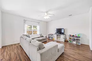 319 Falling Pine Dr, Conroe, TX 77304 - Photo 8