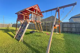 1707 Prairie Ridge Ct, Angleton, TX 77515 - Photo 38