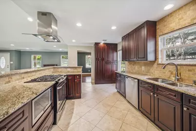 5211 W Bellfort Avenue, Houston, TX 77035 - Photo 8