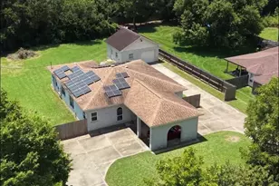 3230 W Meadow Ln, Dickinson, TX 77539 - Photo 1