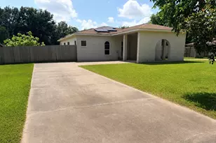3230 W Meadow Ln, Dickinson, TX 77539 - Photo 1