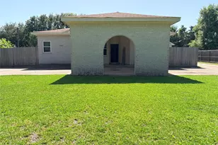 3230 W Meadow Ln, Dickinson, TX 77539 - Photo 6