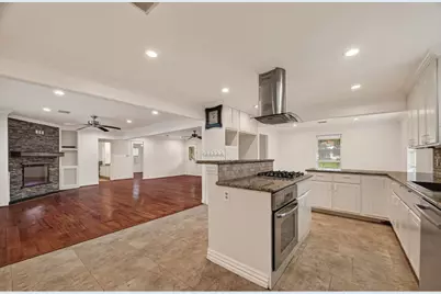 8522 Westview Drive, Houston, TX 77055 - Photo 10