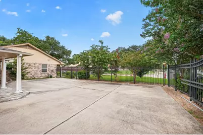 8522 Westview Drive, Houston, TX 77055 - Photo 24