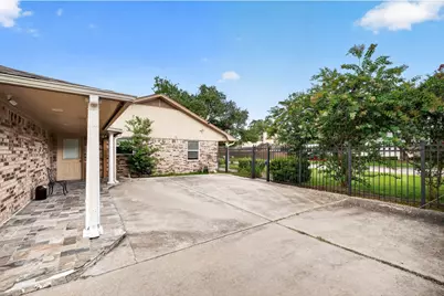 8522 Westview Drive, Houston, TX 77055 - Photo 30