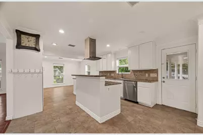 8522 Westview Drive, Houston, TX 77055 - Photo 14