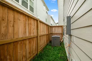 726 Carriage Knls Dr, Houston, TX 77008 - Photo 34