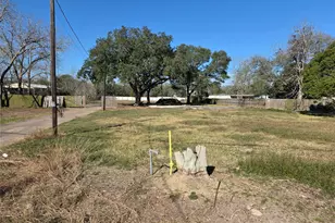 414 Gordy Rd, Bacliff, TX 77518 - Photo 2