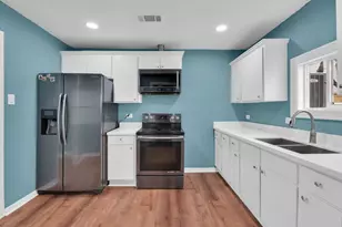 617 4th Ave N, Texas City, TX 77590 - Photo 6