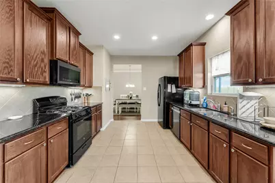 512 Forest Village Circle, La Marque, TX 77568 - Photo 14