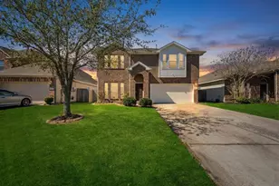 512 Forest Village Cir, La Marque, TX 77568 - Photo 1