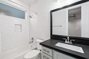 916 Yale St, Houston, TX 77008 - Photo 16