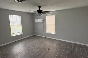 301 N Avenue C, Freeport, TX 77541 - Photo 12