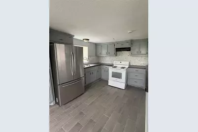 301 N Avenue C, Freeport, TX 77541 - Photo 4