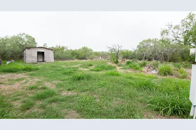 8858 County Road 615, Skidmore, TX 78389 - Photo 26