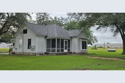 1011 6th Street, East Bernard, TX 77435 - Photo 2