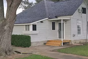 1011 6th St, East Bernard, TX 77435 - Photo 4