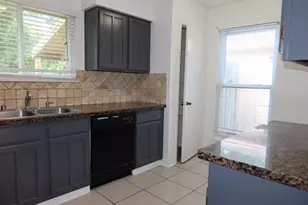 17122 Coachmaker Dr, Friendswood, TX 77546 - Photo 6