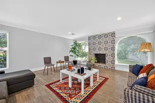 818 Silvergate Dr, Houston, TX 77079 - Photo 6