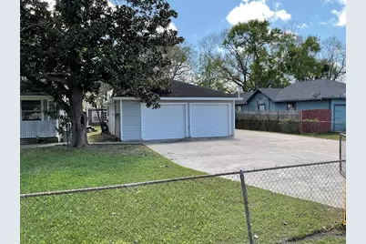 201 Smith Street, Clute, TX 77531 - Photo 22