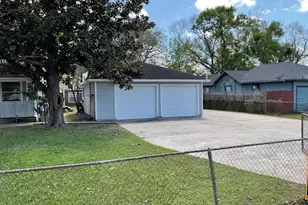 201 Smith St, Clute, TX 77531 - Photo 22