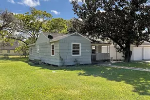 201 Smith St, Clute, TX 77531 - Photo 18