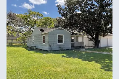 201 Smith Street, Clute, TX 77531 - Photo 1