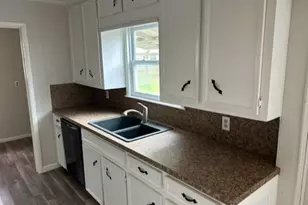 201 Smith St, Clute, TX 77531 - Photo 14