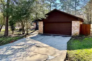 2 N Waxberry Rd, The Woodlands, TX 77381 - Photo 2