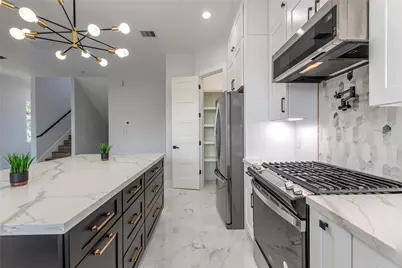 1102 36th Street, Galveston, TX 77550 - Photo 10