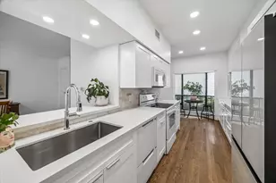 701 Bering Dr, Houston, TX 77057 - Photo 8