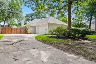 18 Windsor Dr, Conroe, TX 77304 - Photo 4