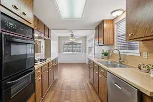 1628 Oakridge Dr, Dickinson, TX 77539 - Photo 6