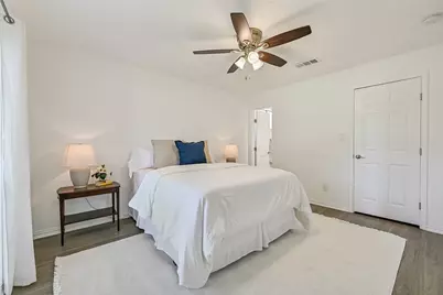 305 Castlelake Drive, Friendswood, TX 77546 - Photo 16