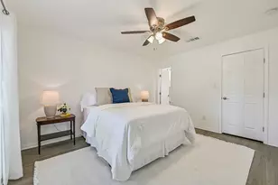 305 Castlelake Dr, Friendswood, TX 77546 - Photo 16