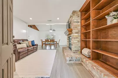 305 Castlelake Drive, Friendswood, TX 77546 - Photo 8
