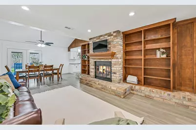 305 Castlelake Drive, Friendswood, TX 77546 - Photo 2