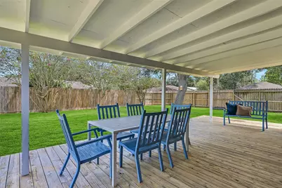305 Castlelake Drive, Friendswood, TX 77546 - Photo 24