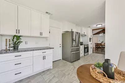 305 Castlelake Drive, Friendswood, TX 77546 - Photo 14