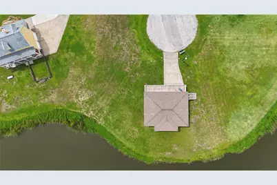 708 Cameron Circle, Crystal Beach, TX 77650 - Photo 6