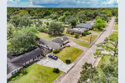 114 Persimmon Lane, Lake Jackson, TX 77566 - Photo 34