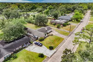 114 Persimmon Ln, Lake Jackson, TX 77566 - Photo 34