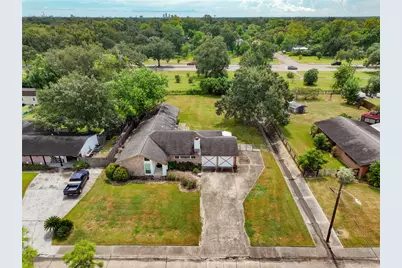 114 Persimmon Lane, Lake Jackson, TX 77566 - Photo 32