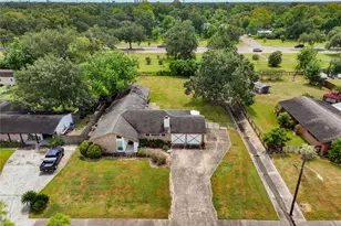114 Persimmon Ln, Lake Jackson, TX 77566 - Photo 32