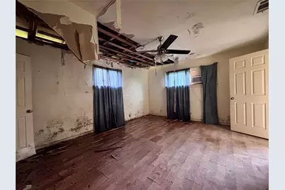 727 W 12th Street, Freeport, TX 77541 - Photo 10