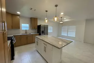 109 Del Monte Ln, Highlands, TX 77562 - Photo 6